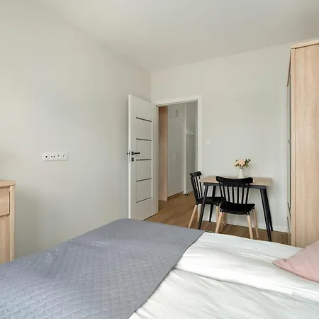 Spacious And Cosy In With Parking, Desk And Balcony By Renters Lejlighed *