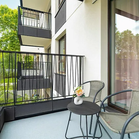 Spacious And Cosy In With Parking, Desk And Balcony By Renters *