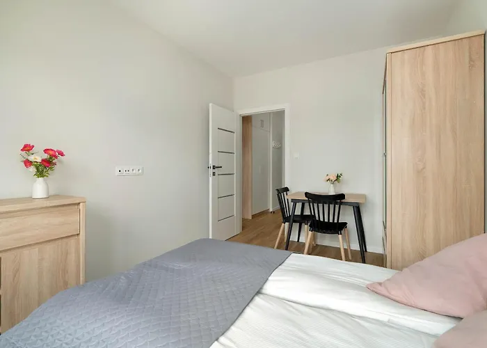 Spacious And Cosy In With Parking, Desk And Balcony By Renters Appartement *