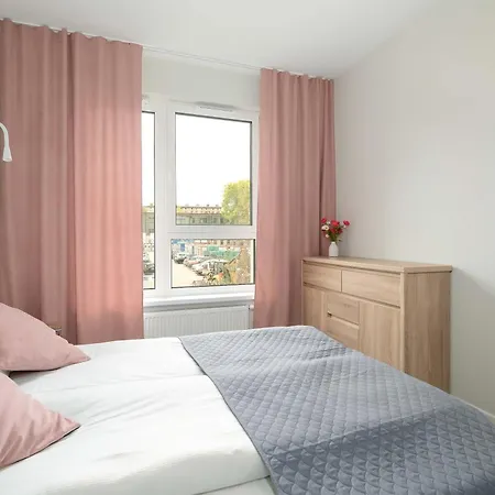 Apartman Spacious And Cosy In With Parking, Desk And Balcony By Renters *