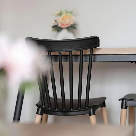 דירה Spacious And Cosy In With Parking, Desk And Balcony By Renters