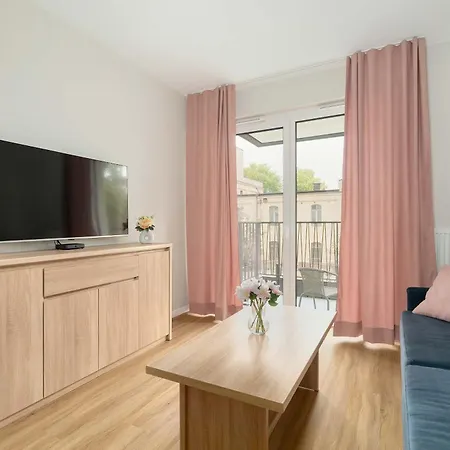 Spacious And Cosy In With Parking, Desk And Balcony By Renters דירה *