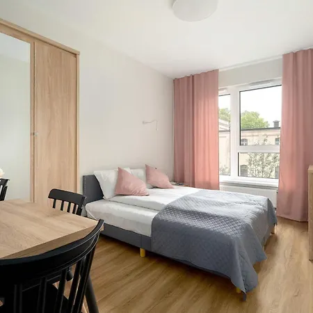 Spacious And Cosy In With Parking, Desk And Balcony By Renters