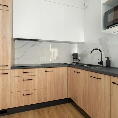 Apartman Spacious And Cosy In With Parking, Desk And Balcony By Renters *