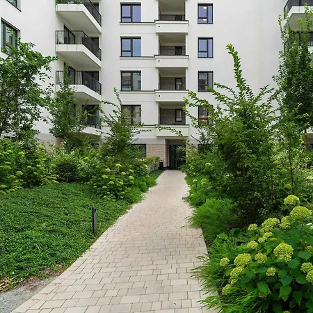 Spacious And Cosy In With Parking, Desk And Balcony By Renters דירה *