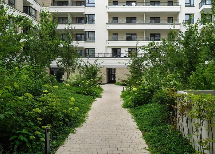 Spacious And Cosy In With Parking, Desk And Balcony By Renters דירה פוזנן