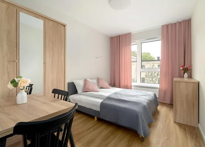 Spacious And Cosy In With Parking, Desk And Balcony By Renters